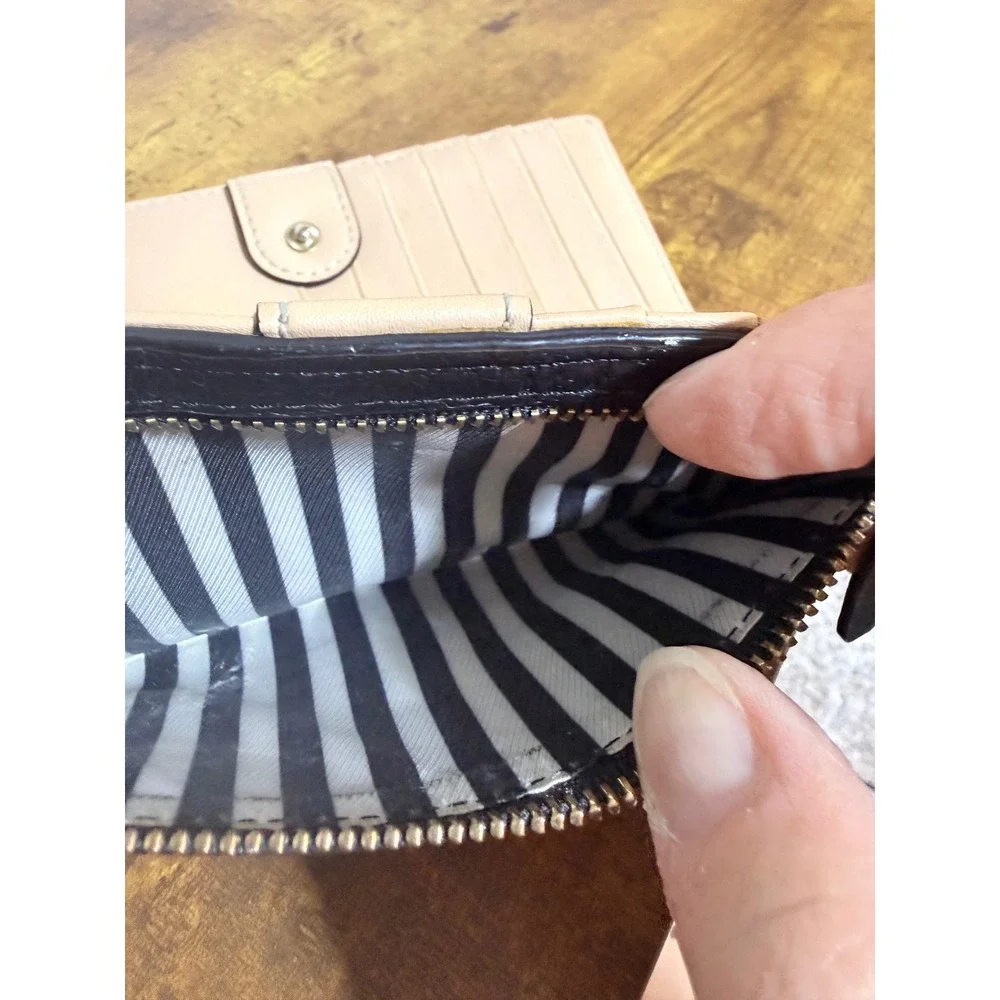 Kate Spade New York Black Pebbled Leather Slim Bifold Wallet Gold Logo